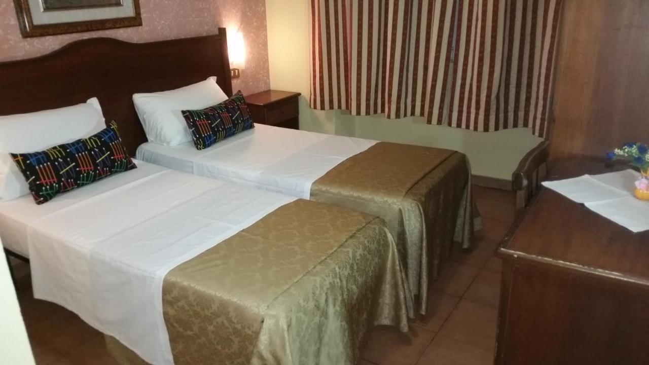 Hotel Chopin Milan Bagian luar foto