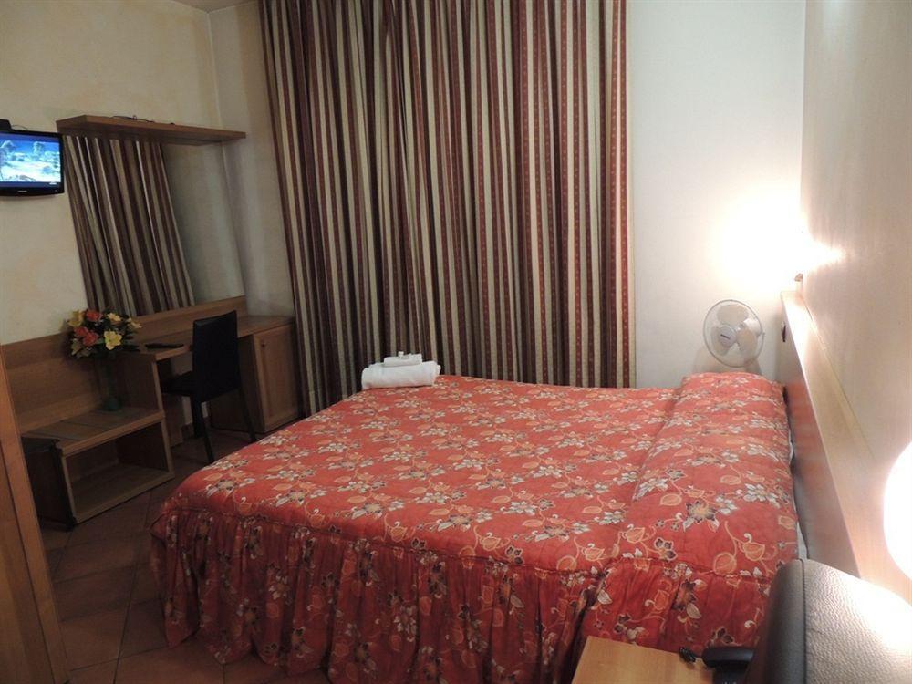 Hotel Chopin Milan Bagian luar foto